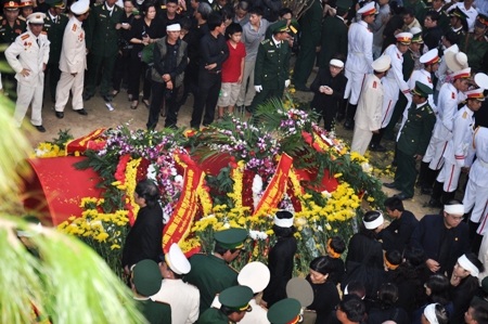 Linh cữu Đại tướng đã mãi mãi nằm lại với quê hướng