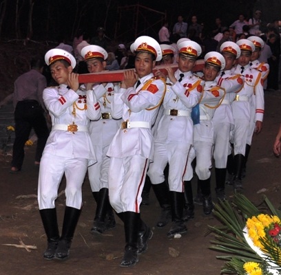 Linh cữu Đại tướng đã mãi mãi nằm lại với quê hướng