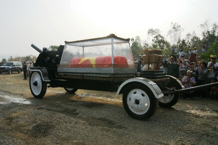 Linh cữu Đại tướng đã mãi mãi nằm lại với quê hướng