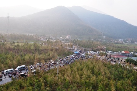 Đường lên núi Rồng ở thôn Thọ Sơn, nơi Người yên giấc ngàn thu