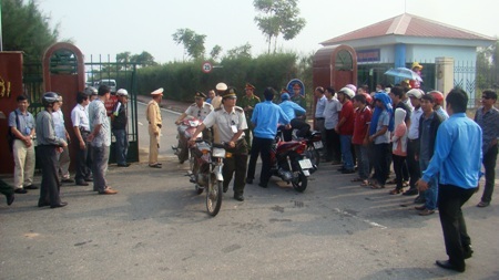 An ninh khu vực sân bay Đồng Hới được thắt chặt rất nghiêm ngặt.