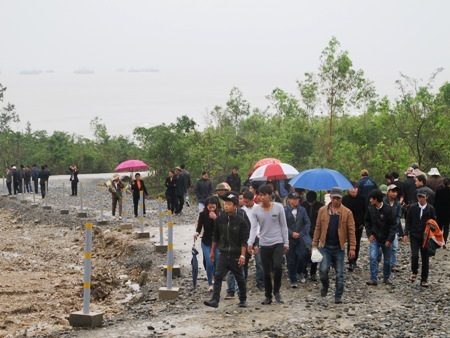 Con đường đi bộ dẫn vào mộ Đại tướng cũng đang được đơn vị thi công khẩn trương hoàn thành