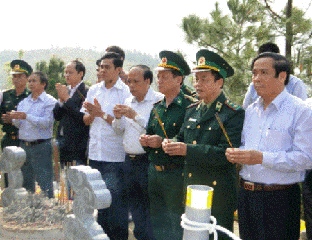Kiểm tra công tác bảo vệ nơi an nghỉ Đại tướng Võ Nguyên Giáp - 1 Quảng Bình:Trung tướng Võ Trọng Việt kiểm tra công tác bảo vệ tại nơi an nghỉ Đại tướng Võ Nguyên Giáp