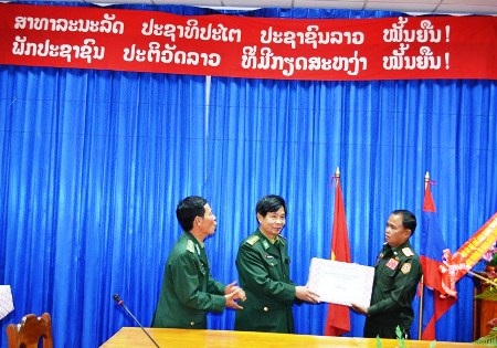 Bộ Chỉ huy BĐBP Quảng Bình chúc mừng 65 năm ngày thành lập QĐND Lào