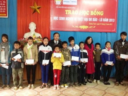 Quảng Bình: Trao 235 suất học bổng đến học sinh nghèo bị thiệt hại do bão lũ
