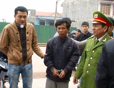 Các đối tượng tại cơ quan công an (Ảnh: Tr.T)