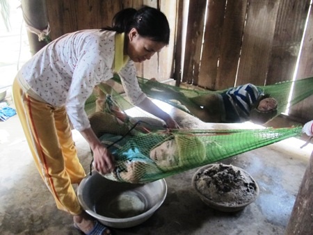 “25 năm qua, nhìn các con chúng tôi chỉ biết… khóc”