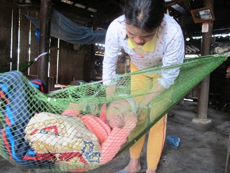 “25 năm qua, nhìn các con chúng tôi chỉ biết… khóc”