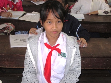  Em Ly Tá, 10 tuổi đang nói về ước mơ sau này sẽ sang Việt 