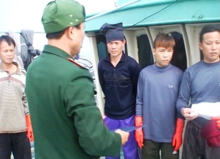 Phóng thích 3 tàu nước ngoài vi phạm lãnh hải Việt Nam - 1 27 đối tượng đều là người Trung Quốc