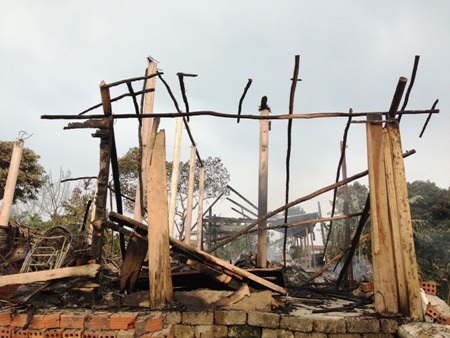 Toàn cảnh ngôi nhà bị bà hỏa thiêu rụi hoàn toàn