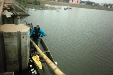 Rét cắt da cắt thịt, gần 300 học sinh vẫn phải thi bơi