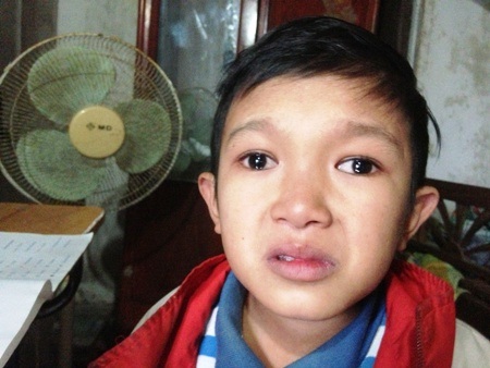 Lương chảy nước mắt khi nói về ước mơ được sáng mắt, đi học và sau này đi làm kiếm tiền nuôi mẹ