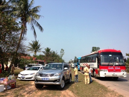 Xe 28 chỗ ngồi “nhồi” 60 khách