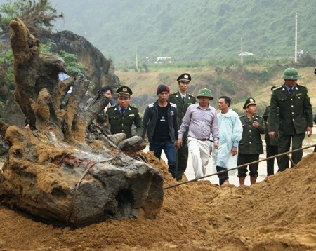 Vụ trục vớt gỗ sưa: Trùm buôn gỗ trả gần 1 tỷ, lãi 5 tỷ đồng?