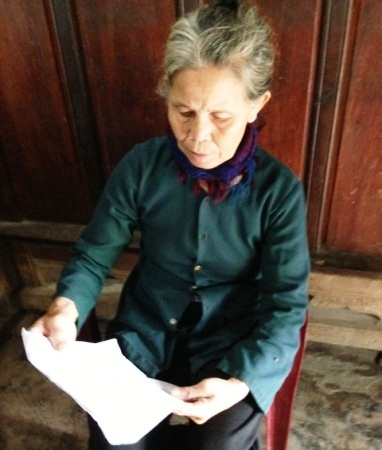 Bà Nguyễn Thị Liên mong nhận được tiền mai táng phí của chồng.