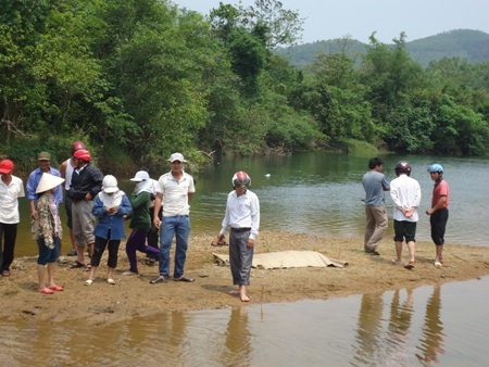 Hiện trường vụ đuối nước khiến 2 em học sinh chết thương tâm.
