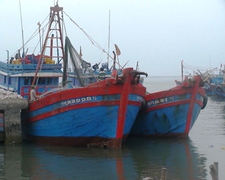 Bắt giữ 2 tàu cá khai thác nguồn lợi thủy sản trái phép - 2 Hai tàu cá bị bắt giữ