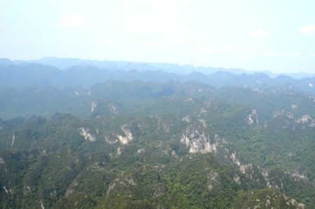 Những dãy núi đá vôi khổng lồ