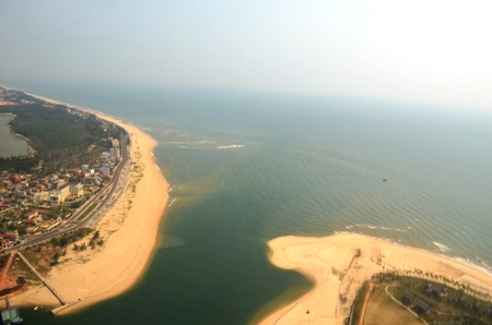 Cửa biển Nhật Lệ