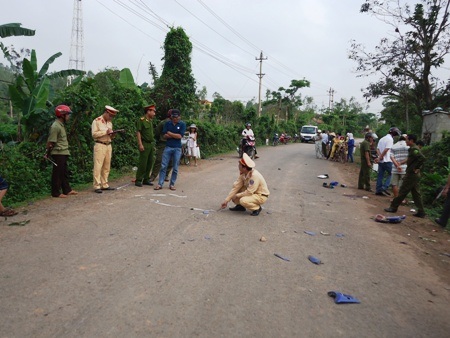 Lực lượng CSGT Công an huyện Quảng Ninh đã nhanh chóng có mặt tại hiện trường 