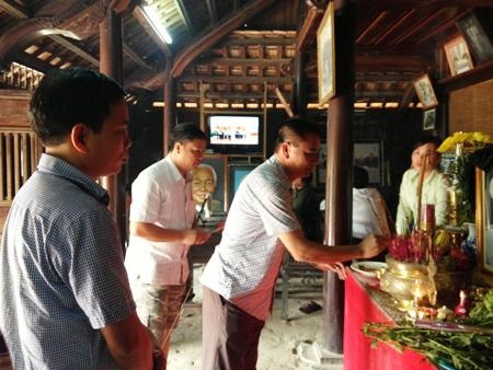 Lễ dâng hương tại Vũng Chùa - Đảo Yến