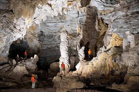 Khối thạch nhũ giống như một sân khấu văn nghệ