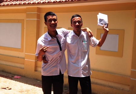 Thí sinh Mạnh và Trung rất vui sau kŨi kết thúc kỳ thi vượt vũ môn rất thành công (Ảnh: Đặng Tài)