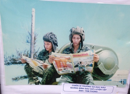 ...và đông đảo người dân đến thưởng lãm