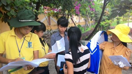 Đề Hóa dễ “ăn điểm” - 4 Kiểm tra lại bài thi (Ảnh: Đặng Tài)