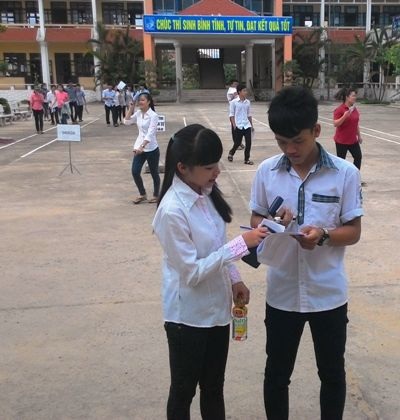 Đề Hóa dễ “ăn điểm” - 3 Kiểm tra lại bài thi (Ảnh: Đặng Tài)