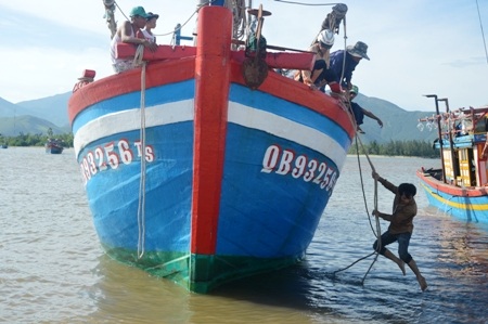 Tàu cá QB 93256 TS 