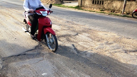 Thảm cảnh QL 12A xuống cấp nghiêm trọng