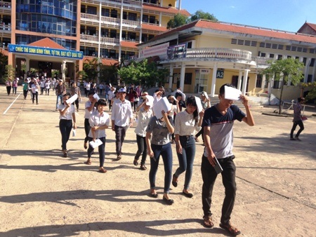 Môn Vật lý chiều nay, tại Hội đồng thi trường ĐH Quảng Bình có 4 thí sinh bỏ thi (Ảnh: Đặng Tài)