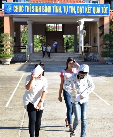 ...và nhận định đề thi môn Lịch sử năm nay dài và khó (Ảnh: Đặng Tài)