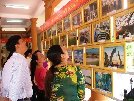 Rất nhiều bức ảnh tư liệu quý giá được trưng bày tại triển lãm