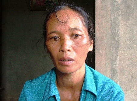 Người phụ nữ nghèo bất hạnh chỉ mong ước có một phép màu để chữa khỏi bệnh cho con