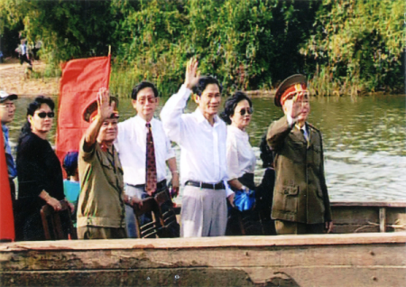 Lễ hội đua thuyền truyền thống trên sông Kiến Giang: “Nóng” trước giờ “G” - 4 Lễ Hội đua thuyền truyền thống trên quê hương Đại tướng không thể thiếu điệu múa Tứ linh