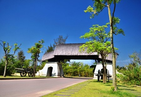 Khu Sun Spa Resort đạt chuẩn 5 sao đầu tiên tại Quảng Bình - 3 Cổng vào khu Sun Spa Resort 5 sao