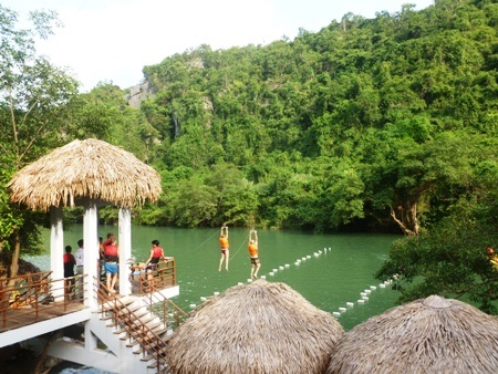 ...và phút nghỉ ngơi giữa lòng sông Chày mát lạnh