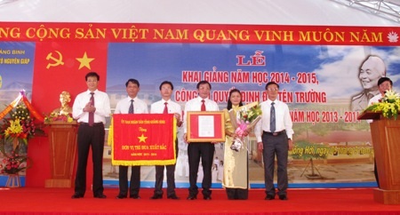 Trời nắng đẹp nên buổi lễ khai giảng diễn ra rất thuận lợi ở ngôi trường mầm non