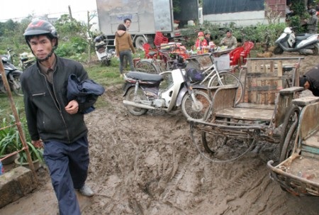 Lội bùn đi chợ Viềng cầu may - 3