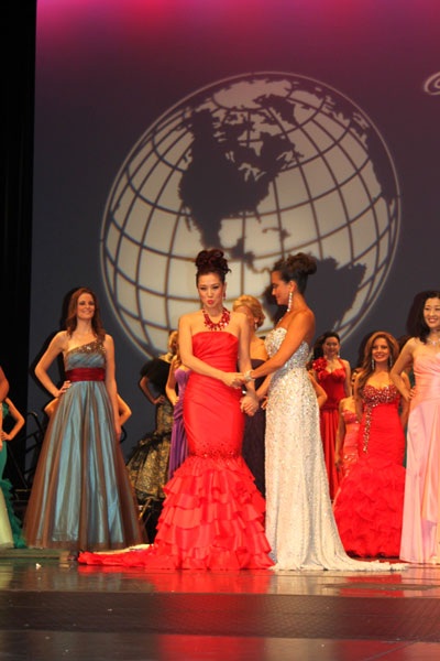 Thu Hương đoạt Á hậu 2 Quý bà Thế giới - 1 Thu Hương đoạt Á hậu 2 Quý bà Thế giới - 1