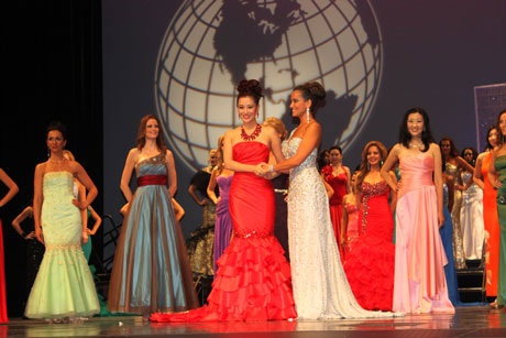 Á hậu Quý bà Thu Hương xuất hiện trên trang web cuộc thi - 2