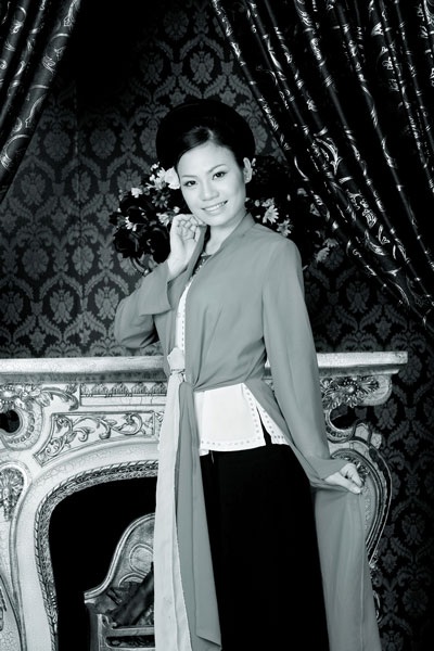 “Sơn Nữ” Thùy Linh ra mắt “Yếm đào” - 1 “Sơn Nữ” Thùy Linh ra mắt “Yếm đào” - 1