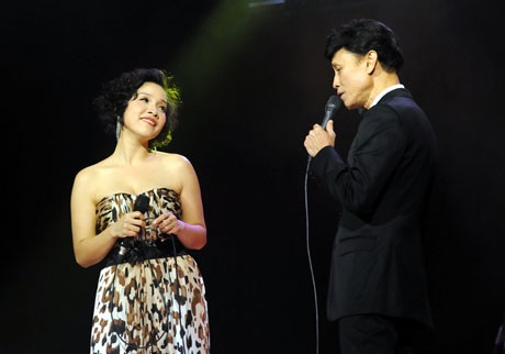 Mỹ Linh nồng nàn bên danh ca Tuấn Ngọc - 10