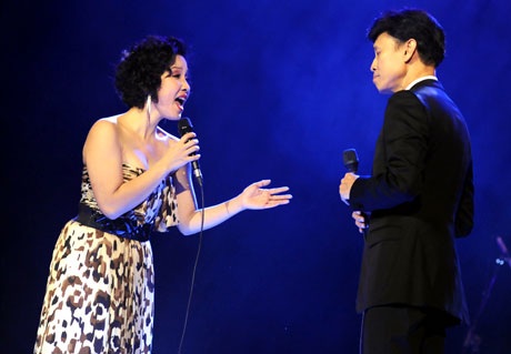 Mỹ Linh nồng nàn bên danh ca Tuấn Ngọc - 12