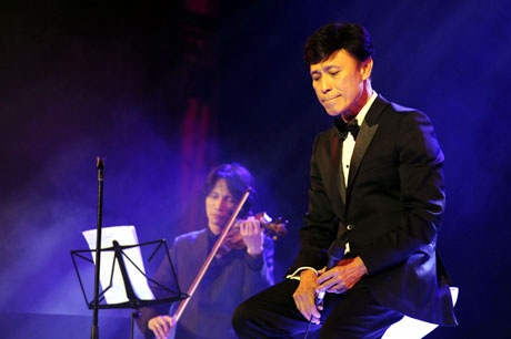 Mỹ Linh nồng nàn bên danh ca Tuấn Ngọc - 2