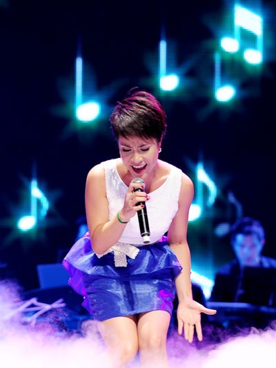 Hà Hồ “khoe” lưng trần tại “Bài hát yêu thích” - 8