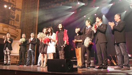 Quốc Trung khóc khi đệm đàn cho Thanh Lam hát - 6